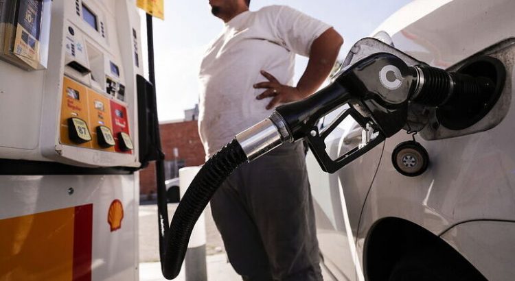 En otros países la gasolina ya bajó su precio y en España sigue igual.