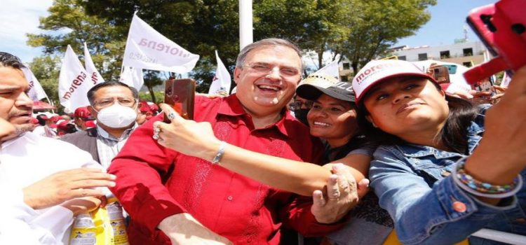 “Marcelo presidente”: simpatizantes de Morena aclamaron al canciller enfrente de Sheinbaum