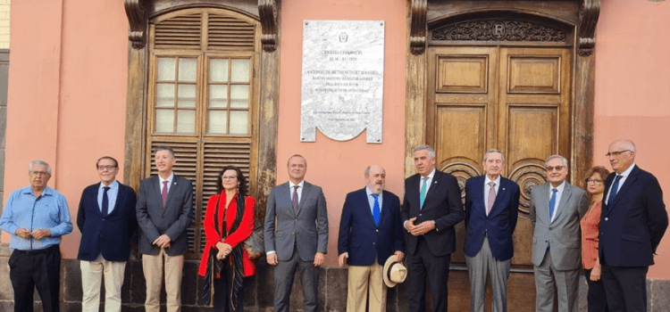 Alcalde de Las Palmas de Gran Canaria descubre una placa para homenajear a Antonio de Béthencourt