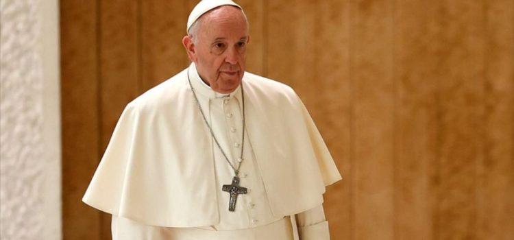 La homosexualidad no es un delito “pero sí un pecado”: Papa Francisco