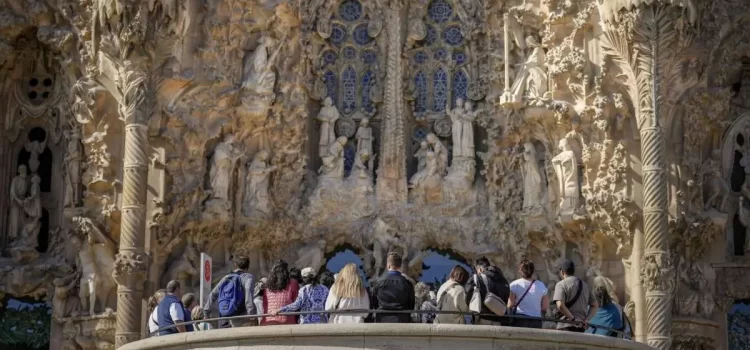 Barcelona lidera el ranking de masificación turística en España según estudio de Holidu