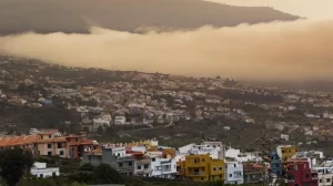 Vecinos evacuados en Tenerife regresarán a sus casas mientras se controla el incendio
