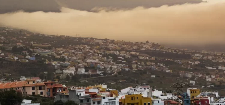 Vecinos evacuados en Tenerife regresarán a sus casas mientras se controla el incendio