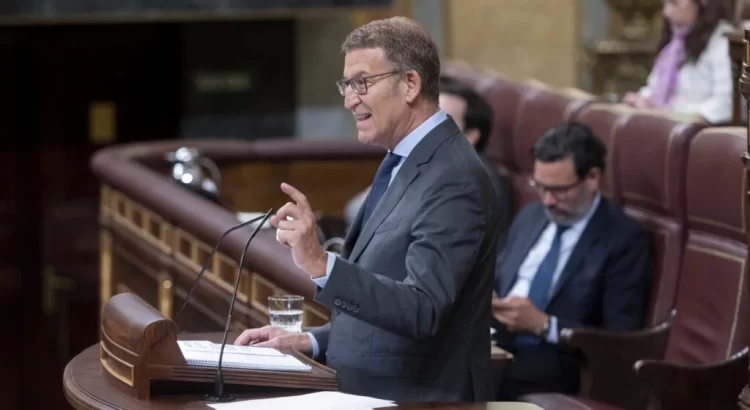 Alberto Núñez Feijóo acusa a Pedro Sánchez de “escapar” y “no decir la verdad” en el debate de investidura
