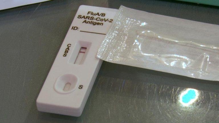 Aumenta la venta de test de antígenos en farmacias españolas, pero aún lejos de picos anteriores