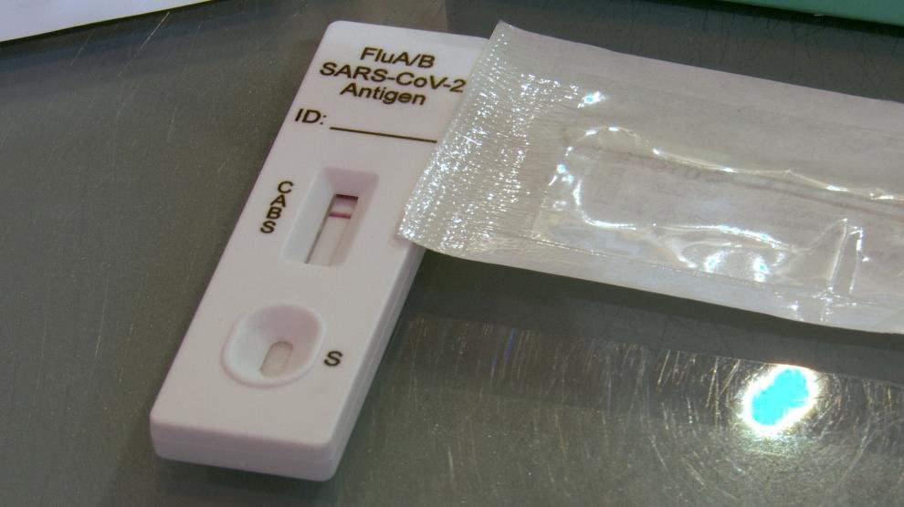 Aumenta la venta de test de antígenos en farmacias españolas, pero aún lejos de picos anteriores