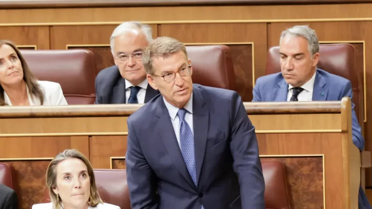 El PP busca apoyo desesperadamente a días del debate de investidura de Feijóo