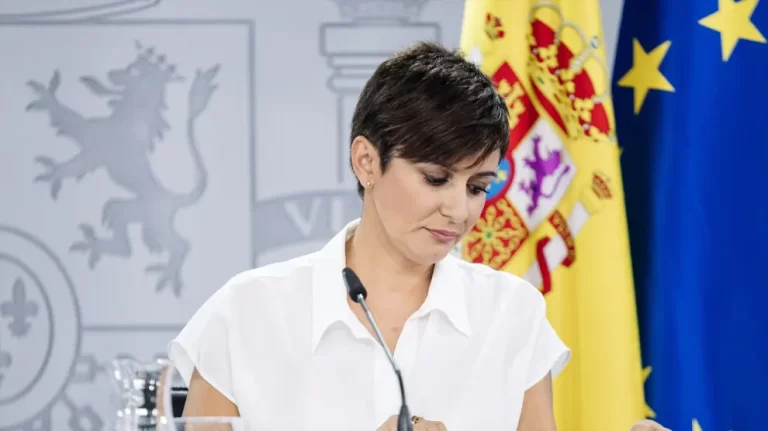 Ministra de Política Territorial critica a Feijóo por su "incapacidad" para sumar votos en investidura