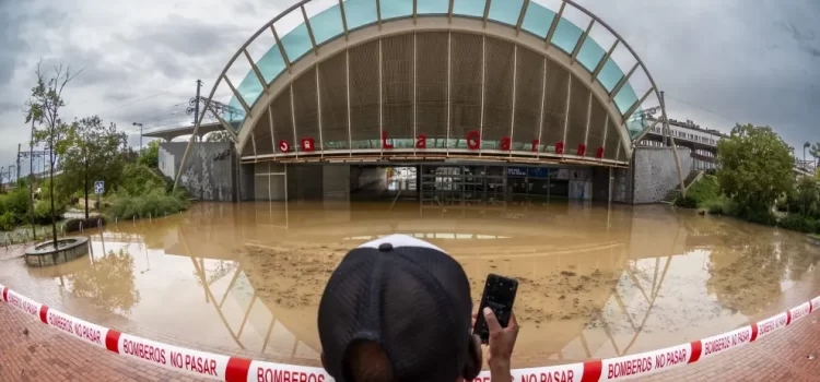 Tormenta en Madrid y el Mediterráneo provoca caos y cortes de carreteras