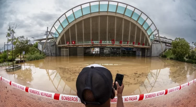 Tormenta en Madrid y el Mediterráneo provoca caos y cortes de carreteras