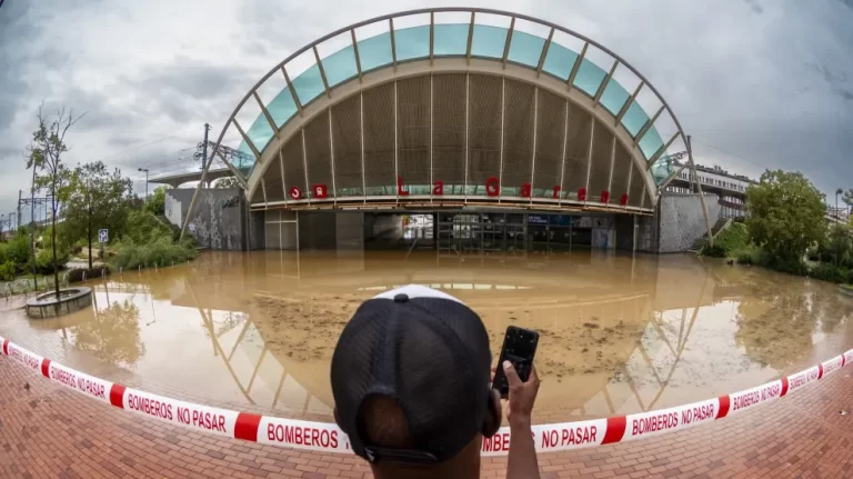 Tormenta en Madrid y el Mediterráneo provoca caos y cortes de carreteras
