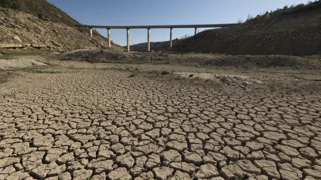 Cataluña enfrenta una crisis hídrica: embalses en niveles históricamente bajos