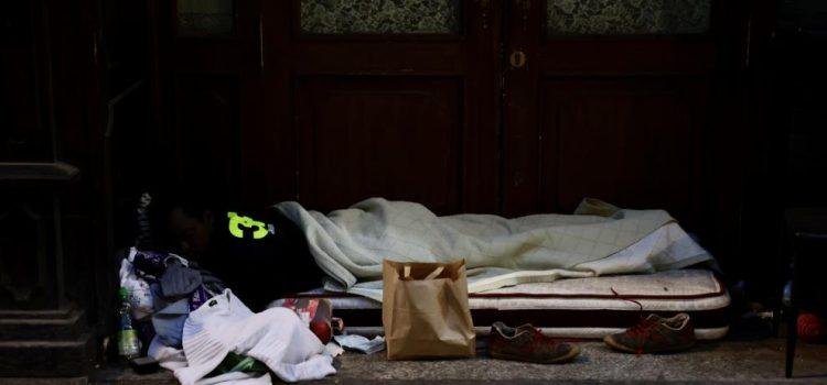 Crecimiento alarmante del sinhogarismo en Madrid: Un problema que recorta la esperanza de vida