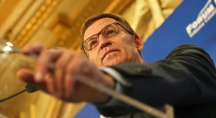 Feijóo traza estrategia para elecciones anticipadas mientras divide a los socios de Sánchez