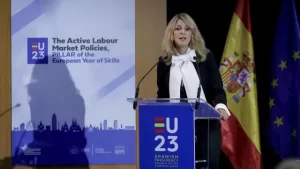 Impaciencia en las negociaciones de Gobierno de coalición entre PSOE y Sumar por el impuesto a la banca