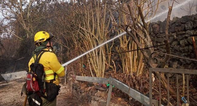 Incendio forestal reactivado en Tenerife