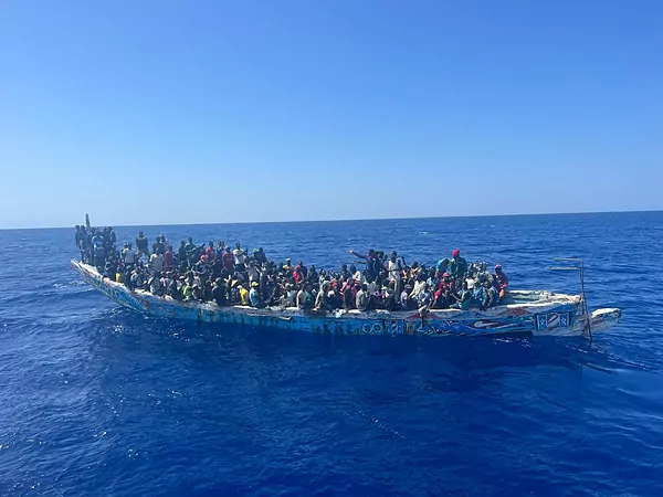 Llegan cuatro nuevas embarcaciones con migrantes a El Hierro, superando las 550 personas en las últimas 24 horas