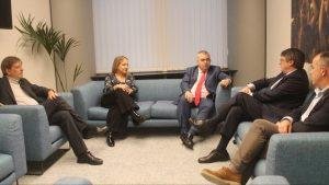 PSOE se reúne con Puigdemont en Bruselas y desata la ira del Partido Popular y Vox