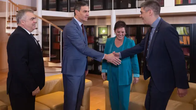 Pedro Sánchez se reúne con EH Bildu y Junts en la recta final de las negociaciones para la investidura