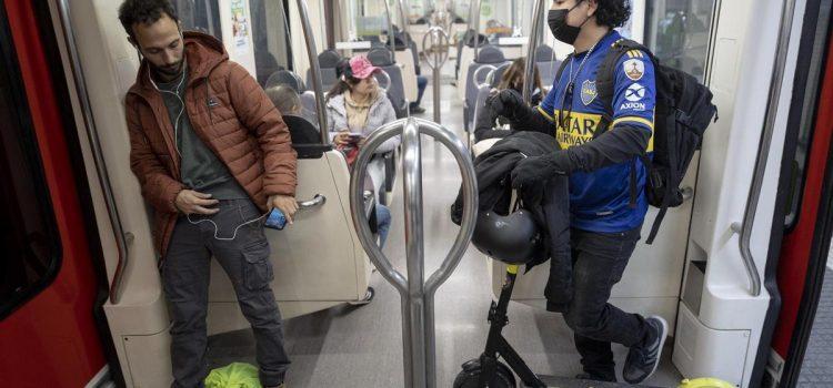 Prohibición indefinida de patinetes en transporte público de Barcelona: Controversia y protestas