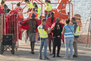 Rescatadas 455 personas en aguas próximas a Canarias tras naufragios