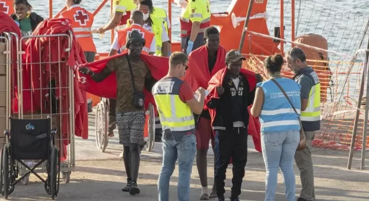 Rescatadas 455 personas en aguas próximas a Canarias tras naufragios