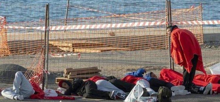 Salvamento Marítimo coordina el rescate de 430 migrantes en aguas cercanas a Lanzarote, Tenerife y El Hierro