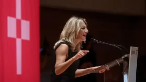 Sumar y PSOE negocian acuerdo de gobierno con enfoque en derechos laborales y sociales