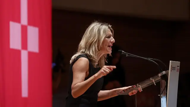Sumar y PSOE negocian acuerdo de gobierno con enfoque en derechos laborales y sociales
