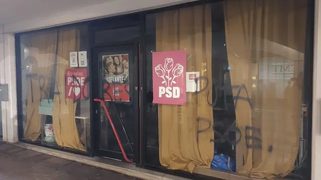 Ataques vandálicos a sedes del PSOE tras el acuerdo con Junts para una ley de amnistía