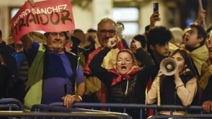 Decimoséptima jornada de protestas en la calle Ferraz muestra signos de debilitamiento