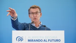 Feijóo acusa a Sánchez de "corrupción" en acuerdo con independentistas y presenta al PP como alternativa en Vitoria