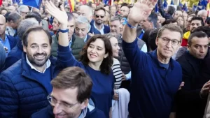 Feijóo lidera manifestación contra la amnistía: 'No levanten muros'"