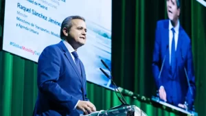 Consejero de la Comunidad de Madrid insta al nuevo Gobierno a revisar la Ley de Vivienda y mejorar el servicio de Cercanías