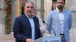 Coordinador del PP acusa a Sánchez de "comprar su investidura" y denuncia negociaciones polémicas