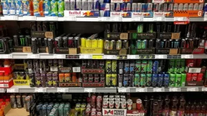 Sanidad analizará riesgos de bebidas energéticas en menores