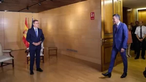 Sánchez y Feijóo buscan puentes en medio de dificultades