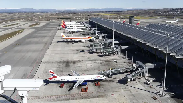 Trabajadores de las torres de control paralizarán actividades en Barajas