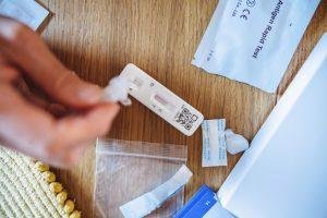 Aumentan las ventas de mascarillas y test de antígenos en el inicio de 2024