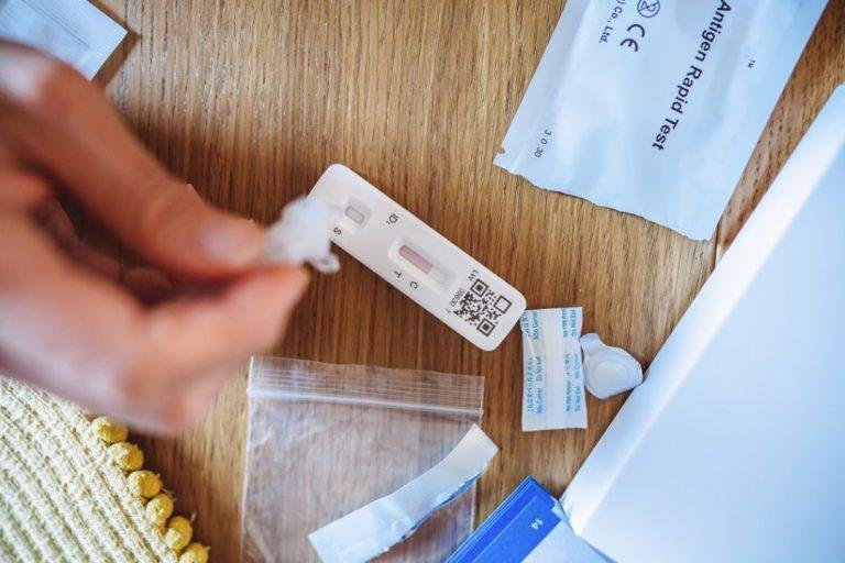 Aumentan las ventas de mascarillas y test de antígenos en el inicio de 2024