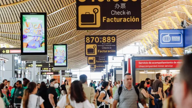 Controversia en el gobierno español por millonaria inversión en aeropuertos