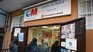 Descenso notable de casos de gripe y COVID-19 en Madrid durante enero
