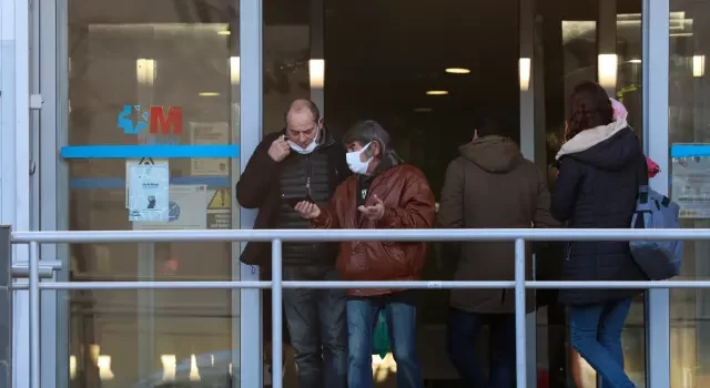 Discrepancias entre Madrid y el Gobierno central sobre el uso de mascarillas en centros de salud