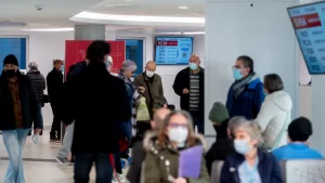 Madrid planea levantar obligatoriedad de mascarillas en centros de salud y hospitales