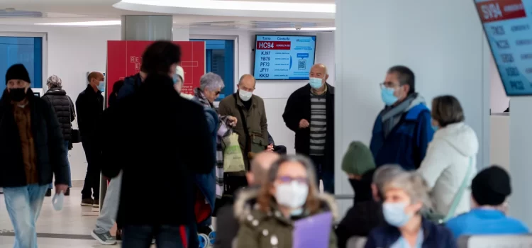 Madrid planea levantar obligatoriedad de mascarillas en centros de salud y hospitales