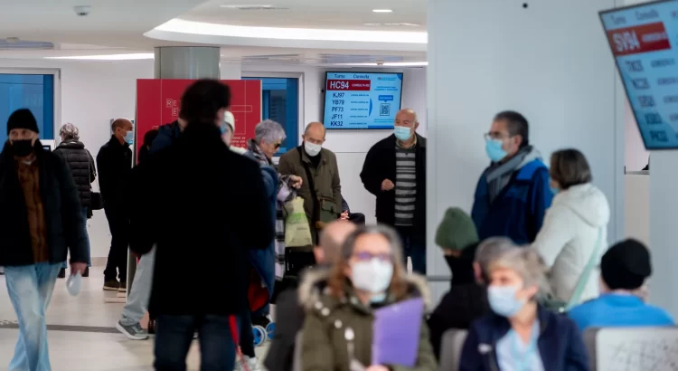 Madrid planea levantar obligatoriedad de mascarillas en centros de salud y hospitales