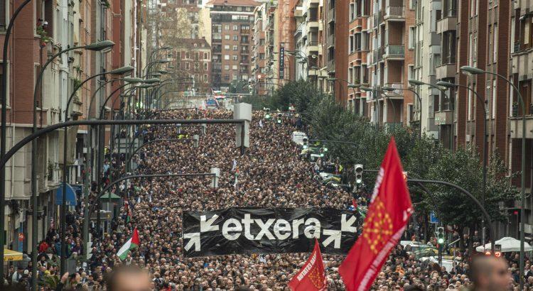 Multitudinaria manifestación en Bilbao exige la libertad de presos de ETA