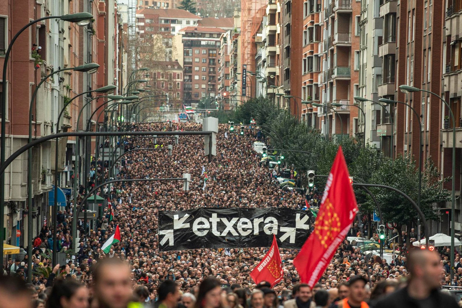 Multitudinaria manifestación en Bilbao exige la libertad de presos de ETA