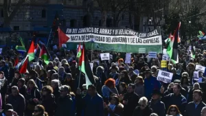 Multitudinarias protestas en España exigen el fin del genocidio en Palestina