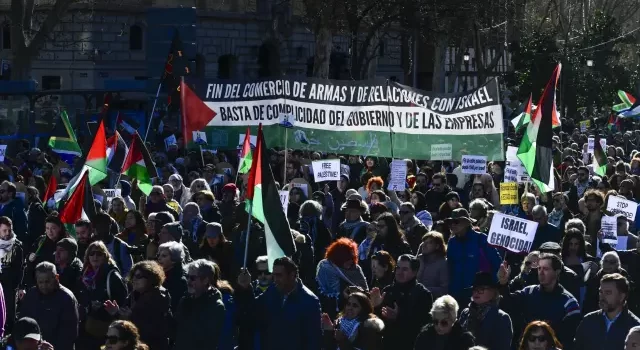 Multitudinarias protestas en España exigen el fin del genocidio en Palestina